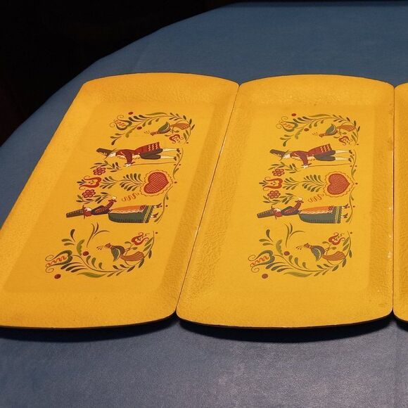 Vintage Kentley Yellow Lap Trays (4) Cottagecore Kitsch Grandmacore - Picture 1 of 11